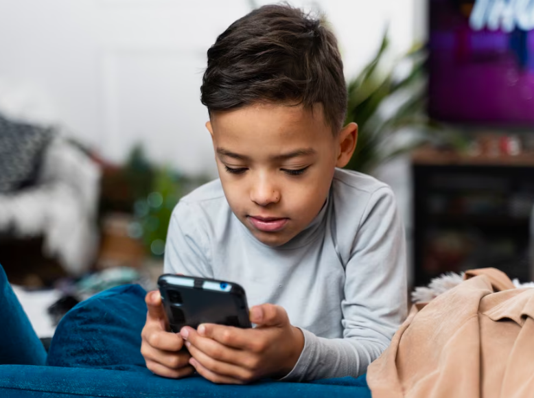 Hati-hati! Kecanduan Gadget Bisa Bikin Anak Depresi hingga Narsistik