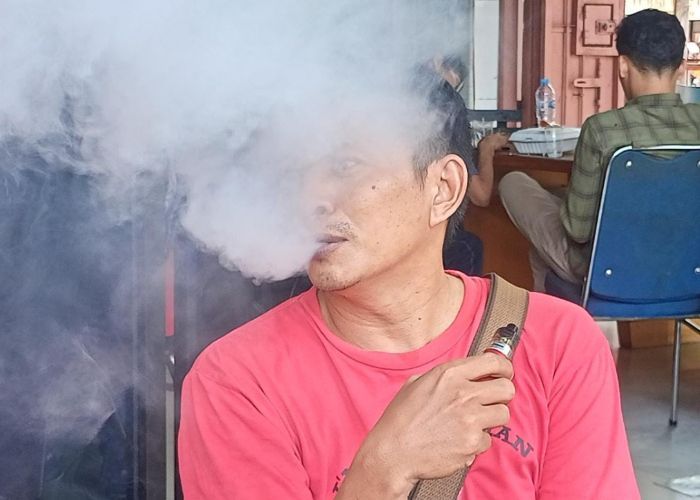 Gak Boleh Skip! Ini Zat Kimia dalam Vape dan Bahayanya bagi Kesehatan, Beneran Lebih Aman Dibanding Rokok?