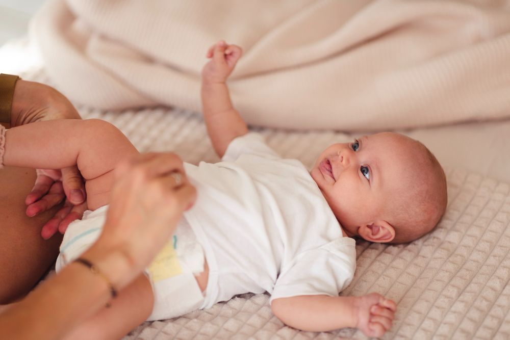 Sederet Tips yang Harus Diingat saat Merawat Bayi yang Buang Air, Catat Ya Moms