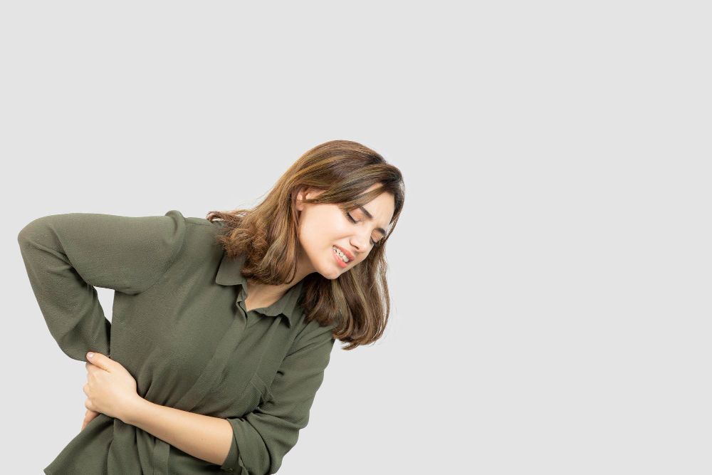  8 Tips Mengatasi Nyeri Punggung Akibat Cuaca Dingin, Salah Satunya Mandi Air Hangat