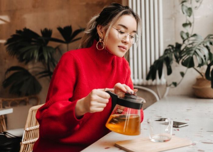 STOP! Jangan Minum Teh Bareng Makanan Ini, Bisa Bahaya Buat Pencernaan
