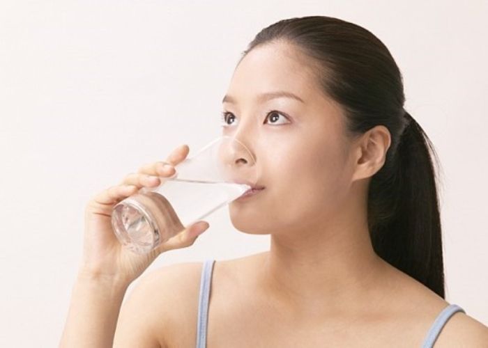Wajib Coba! 6 Minuman Sehat untuk Menunjang Pencernaan Usai Makan Malam