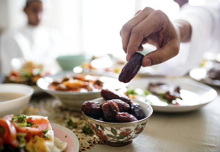 5 Tips Makan Sehat Saat Ramadan: Hindari Berlebihan Saat Iftar