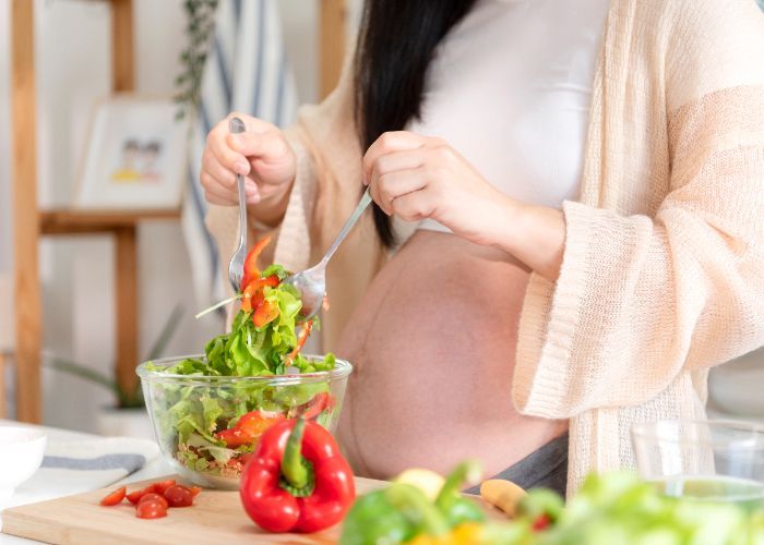 Bolehkah Ibu Hamil Konsumsi Makanan Pedas? Simak Penjelasannya!