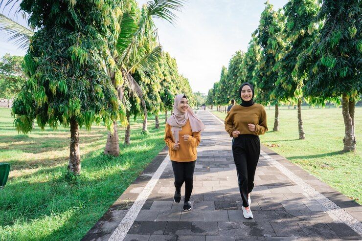 7 Manfaat Meditasi Berjalan untuk Kurangi Stres dan Tingkatkan Kualitas Tidur