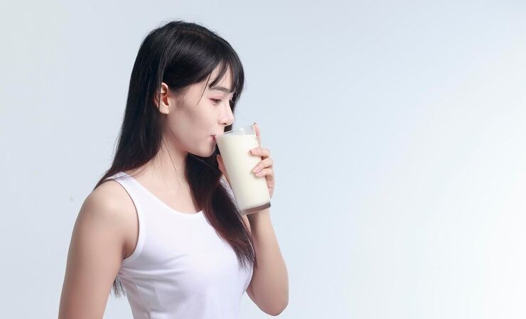 4 Bahaya Terlalu Banyak Minum Susu, Salah Satunya Bisa Bikin Kanker!