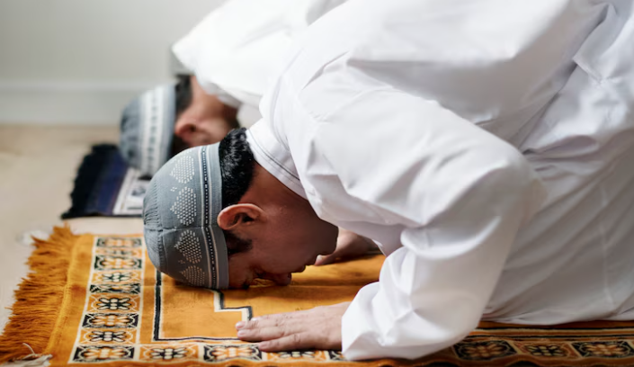 Harvard University Ungkap Sujud Dalam Sholat Jadi Obat Terbaik untuk Penderita Sakit Punggung