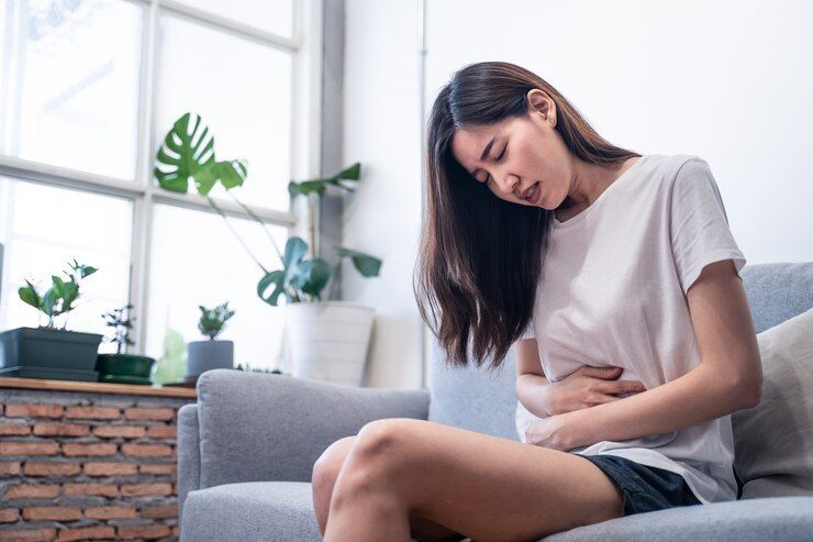 7 Cara Mengatasi Tekanan Darah Rendah saat Menstruasi, Salah Satunya Menggunakan Kaus Kaki