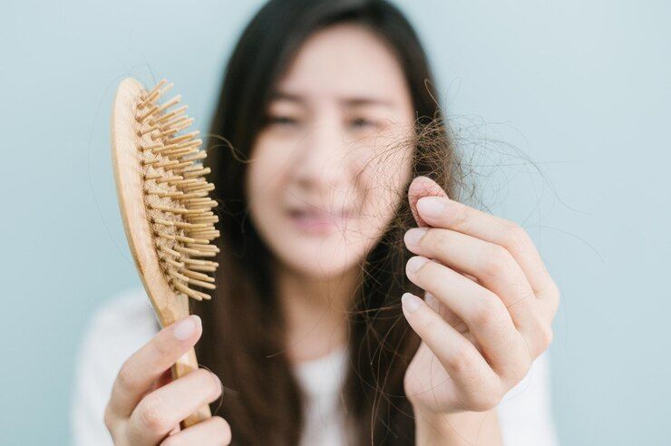 Rambut Rontok: Ciri-Ciri, Penyebab, dan Cara Mencegahnya dengan Benar