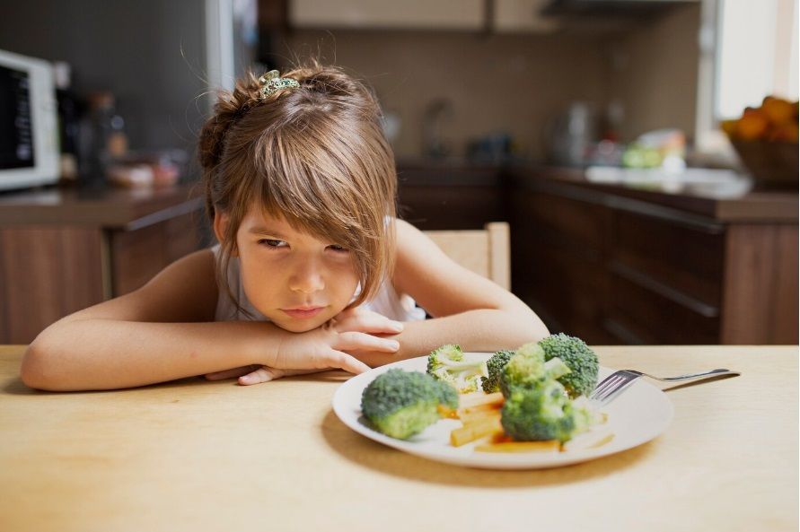 Drama Anak Susah Makan Bikin Stres, Jangan Skip Trik Ini Moms!