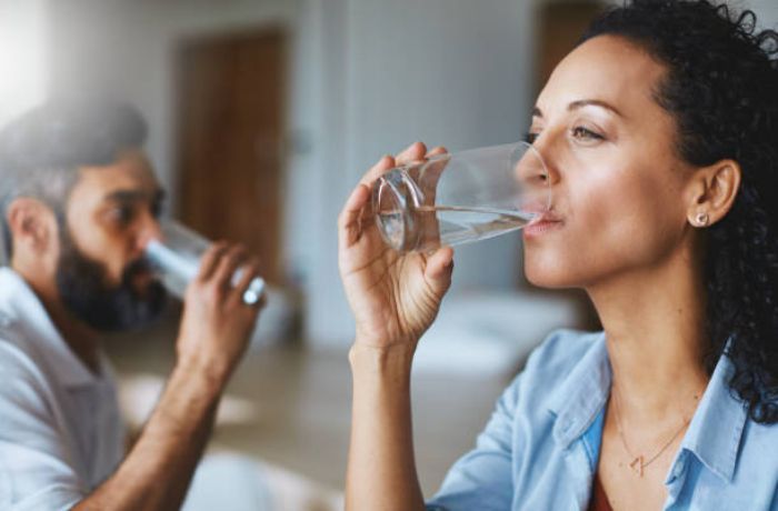 Minum Air Sebelum dan Saat Makan? Ini beberapa Manfaat yang Didapat