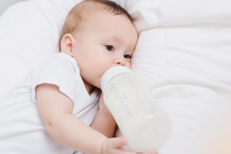 Kapan Waktu yang Tepat Memberikan Susu Formula pada Bayi? Ini Jadwal Lengkapnya