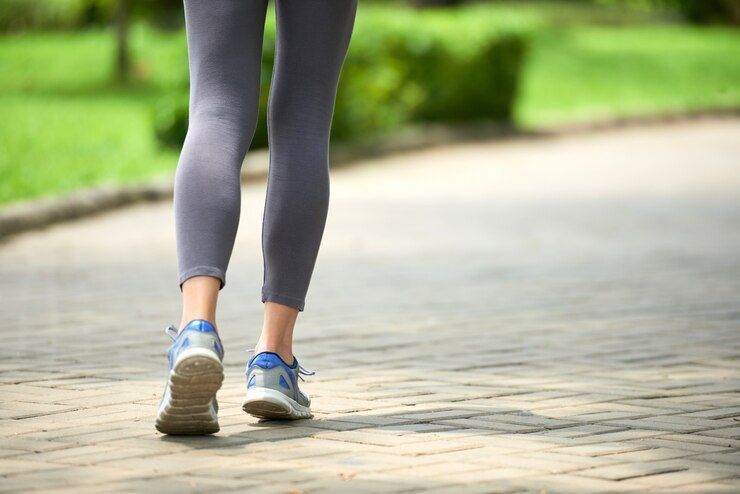Jalan Pagi Vs Sore, Mana yang Lebih Efektif untuk Menurunkan Berat Badan?