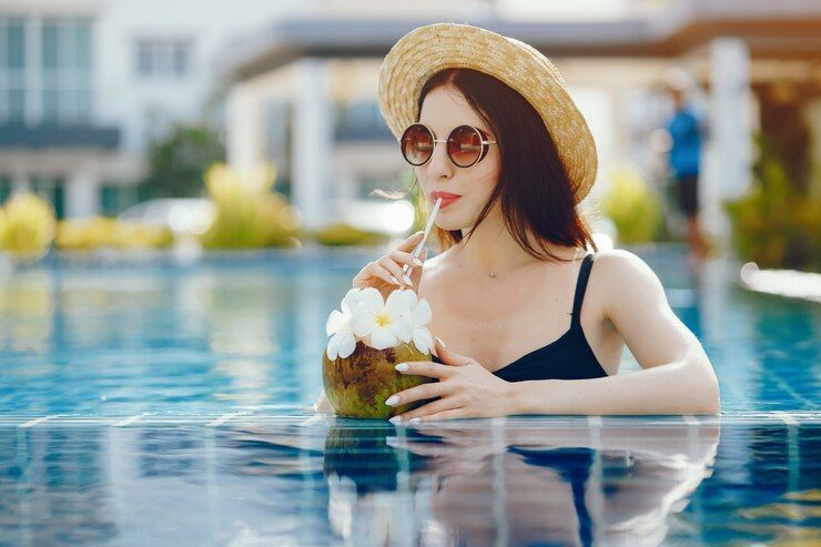 9 Manfaat Air Kelapa untuk Ibu Hamil yang Sering Dikaitkan dengan Banyak Mitos