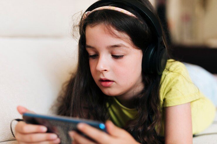 Benarkah Screen Time Berlebihan Bisa Akibatkan Obesitas pada Anak? Ini Penjelasannya
