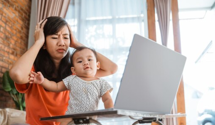 Riset: Full Time Mom Alami Stres Lebih Tinggi Dibandingkan Working Mom, Pengaruhi Kesehatan Mental?
