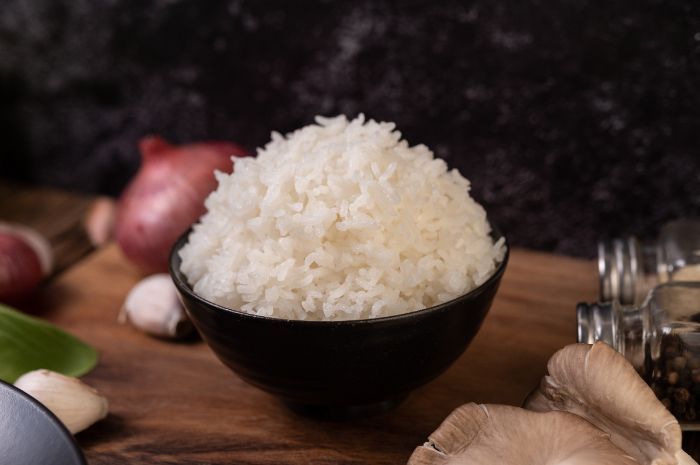 Begini Cara Penyajian Nasi Putih yang Aman untuk Kadar Gula Darah