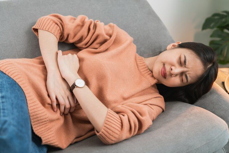 7 Cara Mengatasi Sakit Perut saat Menstruasi Secara Alami
