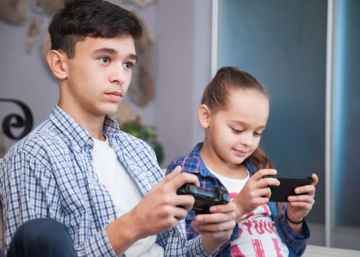 Jangan Sering Marahi Anak! Ini Manfaat Main Game Menurut Ilmiah