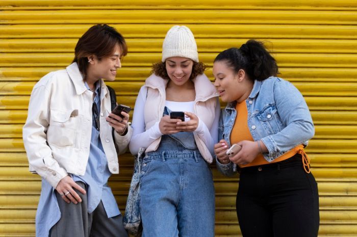 Pengaruh Media Sosial Terhadap Perkembangan Gen Z: antara Peluang dan Ancaman