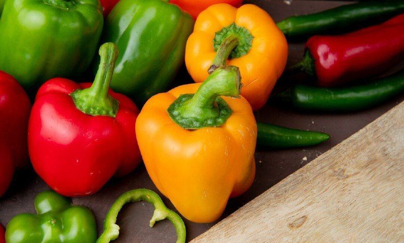 Punya Kandungan Berbeda, Mana yang Lebih Sehat: Paprika Hijau, Kuning, atau Merah?
