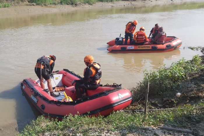 Cuci Daging Kurban di Sungai Citarum, Seorang Pria Hilang!