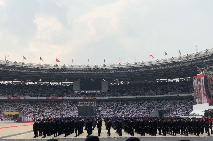 Mengintip Kemeriahan HUT Bhayangkara ke-77 di Area dalam GBK, Dihadiri Presiden dan Pejabat!