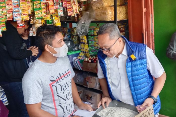 Sidak dan Cek Harga Kebutuhan Pokok di Pasar Colomadu, Mendag Soroti Harga Cabai Terlalu Murah