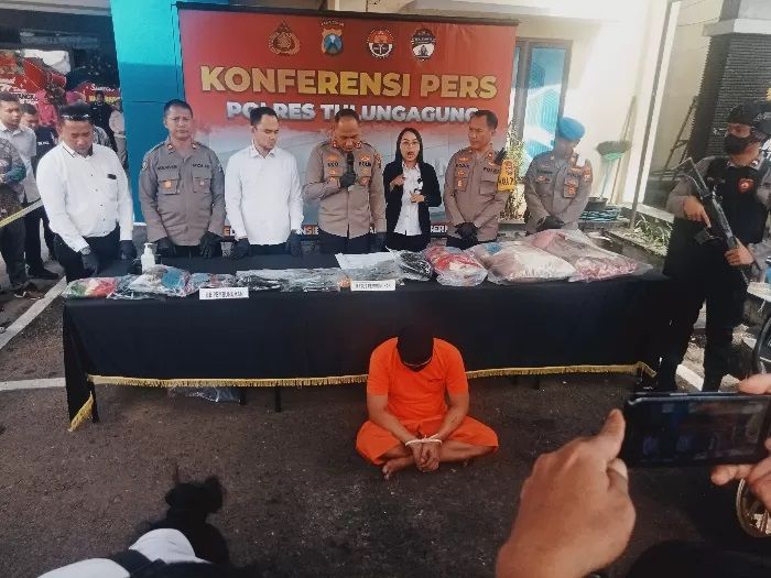 Anak Korban Pembunuhan Pasutri Tulungagung Ngadu ke Hotman Paris: Supaya Kami Dapat Keadilan