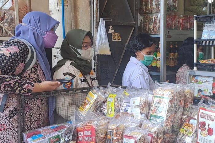 Petugas Dinkes Solo Temukan Jamu Mengandung BKO saat Sidak, Langsung Dimusnahkan