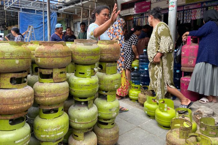 Emak-emak di Parepare Ngadu ke Presiden Jokowi karena Gas 3 Kg Langka, Minta Tindak Tegas Pangkalan Nakal