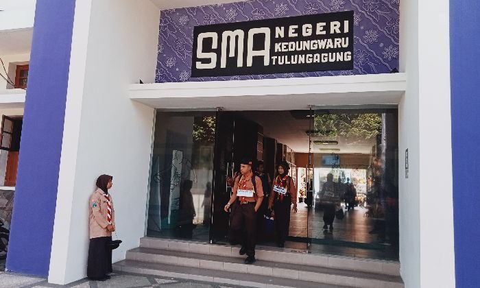 Heboh! Bikin Geleng-geleng, Harga Seragam SMA di Tulungagung Sampai Rp2,3 Juta