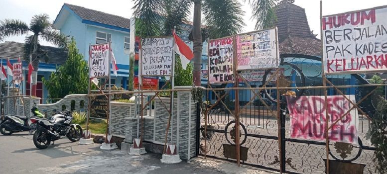 Kantor Desa Disegel Warga, Buntut Aksi Bela Kades Tersangka Korupsi
