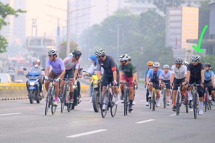 Viral Pengendara Motor Tabrak Rombongan Pesepeda, Pelaku Anggota TNI AL Ditindak POM