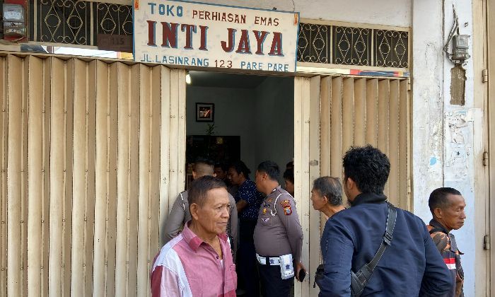 Mencekam! Aksi Perampokan Toko Emas di Parepare Secepat Kilat, Pelaku Tancap Gas 