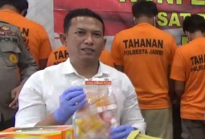 Buntut Emak-emak Grebek Basecamp Narkoba Viral, Kasar Kasat Narkoba Polresta Jambi Dimutasi!