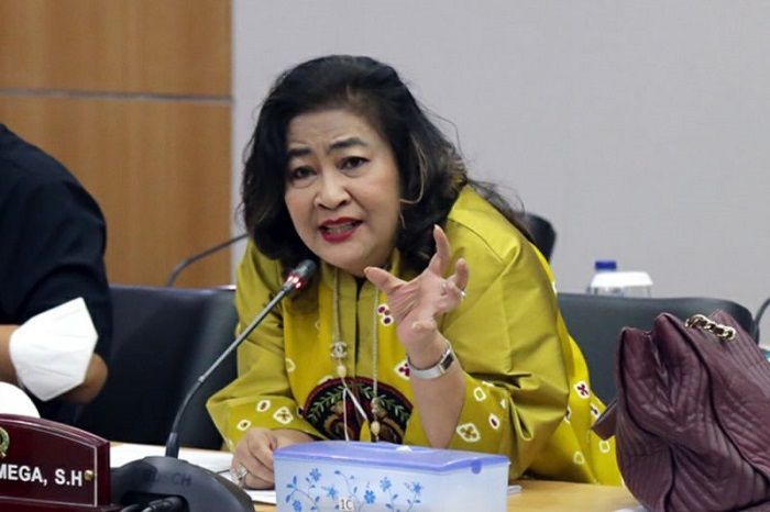 Cinta Mega Masih Terima Gaji meski Sudah Dipecat dari PDIP Usai Kepergok Main Game saat Rapat Paripurna