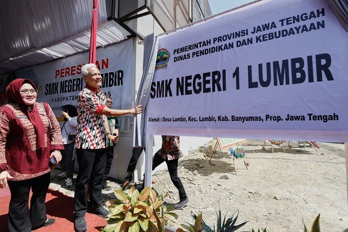 Mudahkan Akses Pendidikan, Ganjar Bangun Sekolah Gratis di Daerah Terpencil