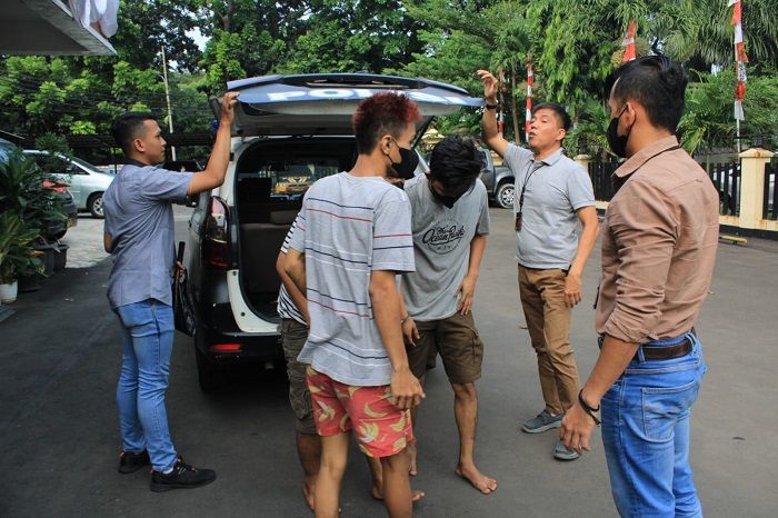 Dituduh Cepu Polisi, Pria di Jakbar Babak Belur Dianiaya Teman