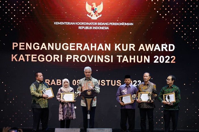 Ganjar Kembali Cetak Hattrick Penghargaan, Kali Ini KUR Award 2022