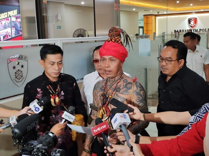 Rocky Gerung Singgung Presiden-IKN, Masyarakat Dayak Marah Hingga Datangi Bareskrim Polri
