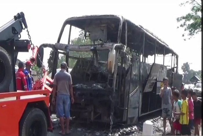 Bawa 46 Penumpang Wisata ke Parangtritis Yogyakarta, Bus Pariwisata Terbakar di Klaten