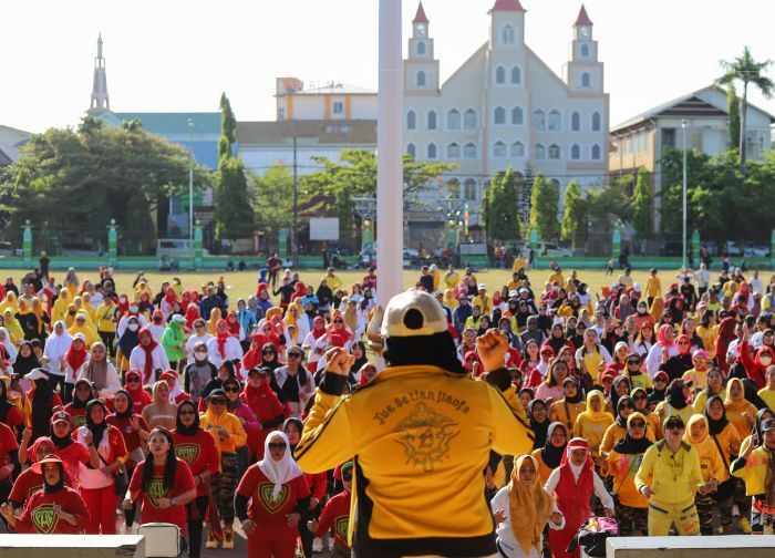 Bertabur Doorprize, Ribuan Masyarakat Antusias Ikut Senam Sehat 