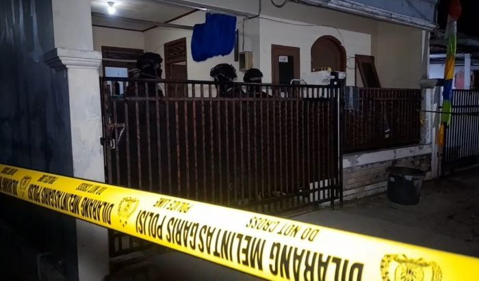 Ditangkap Densus 88, Karyawan KAI Terduga Teroris Ternyata Tak Tinggal Sendiri di Kontrakannya! 