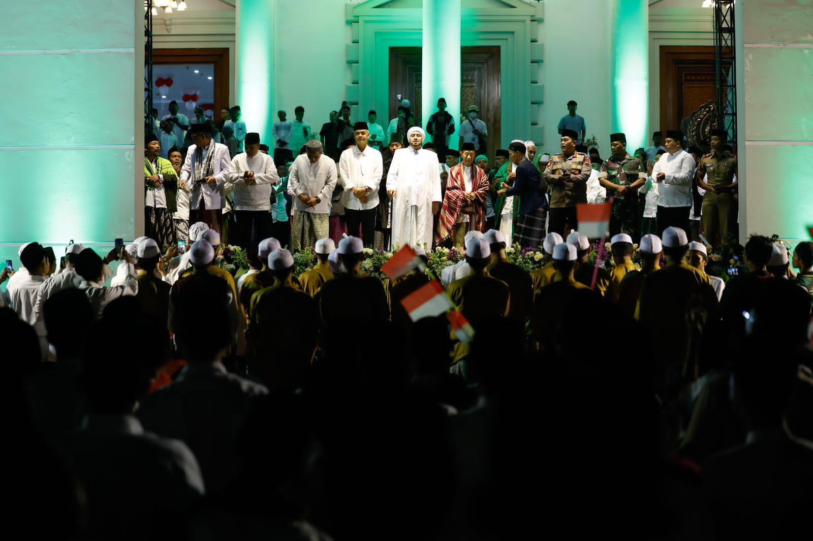 Rutin Gelar Jateng Bersholawat, Habib Syech Lempar Pujian kepada Ganjar Pranowo