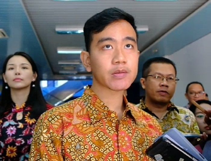 Tolak Dipakaikan Jaket PSI Saat Kopdarnas, Gibran Sebut Dirinya Kader PDIP: Tak Segampang Itu, Enak Aja!
