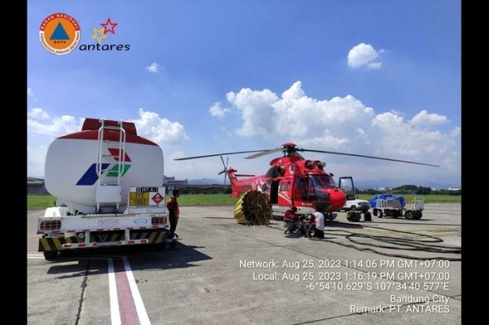 Heli Water Bombing BNPB Dikirim untuk  Padamkan Kebakaran di TPA Sarimukti