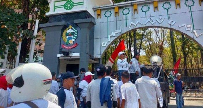 Akhiri Masa Jabatan Sebagai Gubernur Sulsel, ASS Didemo Warga Pulau Lae Lae