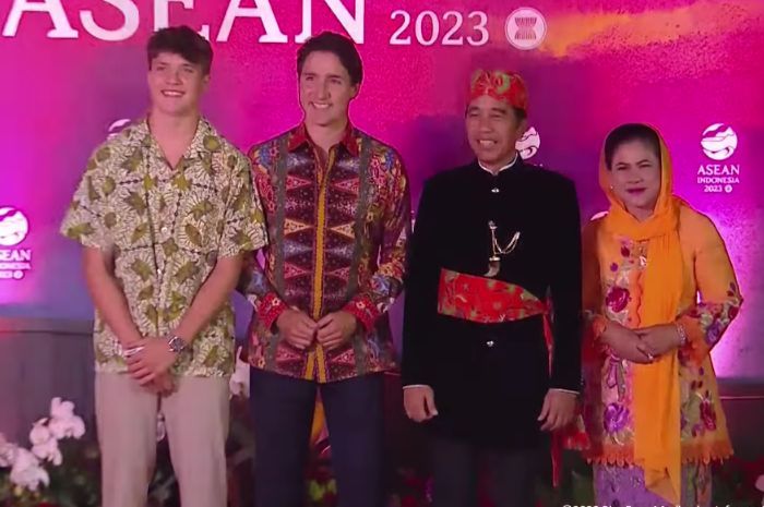 Ekspresi Lucu Presiden Jokowi Lihat Anak Justin Trudeau di Gala Dinner KTT ASEAN Jadi Sorotan