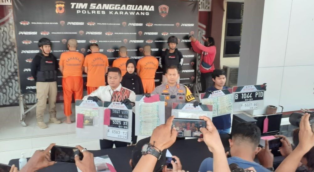 Polisi Berhasil Ungkap Pratik Pemalsuan STNK dan BPKB di Karawang